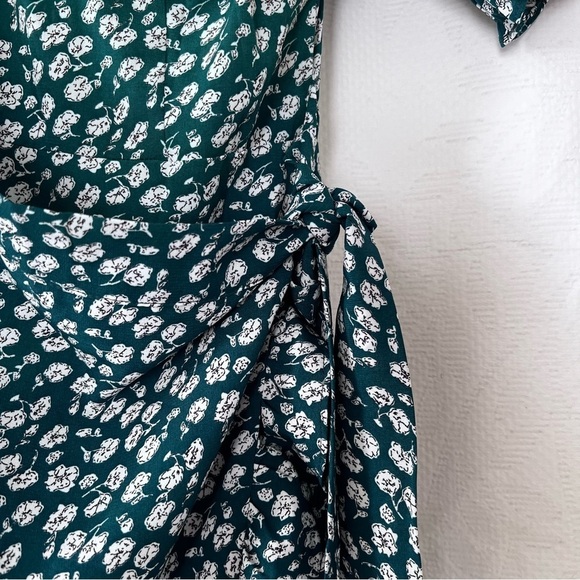 Hello Molly Walk On Faith Dress in Green And White Floral
Size XS - Picture 6 of 15